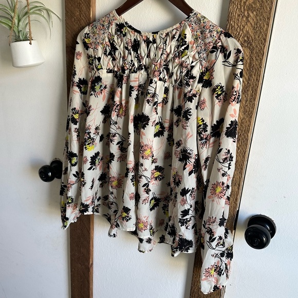 Xhilaration Women’s Floral Flowy Rustic Blouse XS EUC
Polyester - Picture 2 of 7
